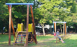遊具・木製ロープウェイipe